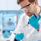 Reason (США): аргументы в пользу 'спроектированных' детей (Работа в лаборатории | © Depositphotos, alexraths) Работа в лаборатории…